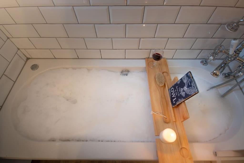 普里茅斯4-Bed Botanical Retreat别墅 外观 照片